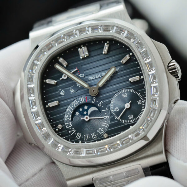Đồng Hồ Patek Philippe Nautilus 5724G Replica 1 1 Đính Đá Mặt Xanh Nhà Máy PPF 40mm (2)
